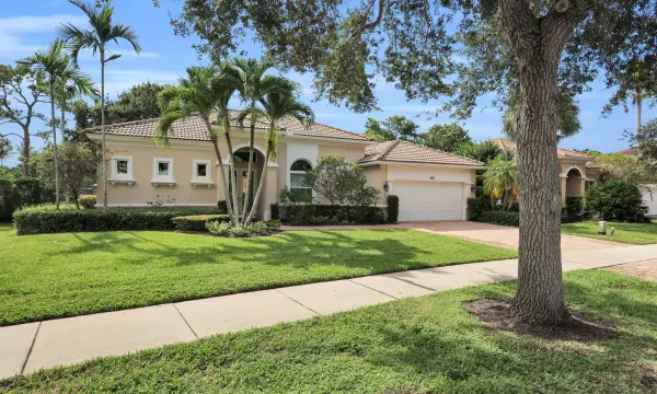 103 Magnolia Way, Tequesta, FL 33469