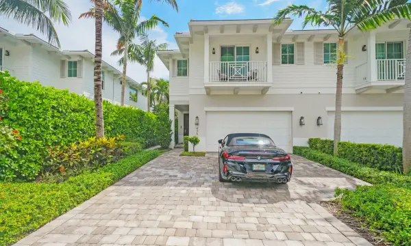 436 NE Wavecrest Way, Boca Raton, FL 33432