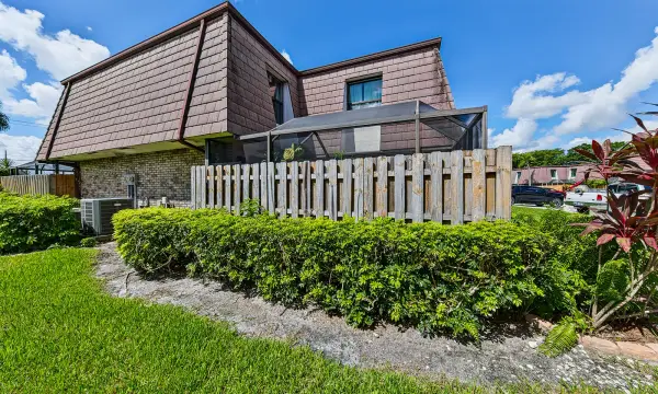 7693 Courtyard Run W, Boca Raton, FL 33433