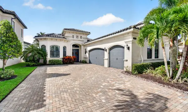 9788 Bozzano Drive, Delray Beach, FL 33446