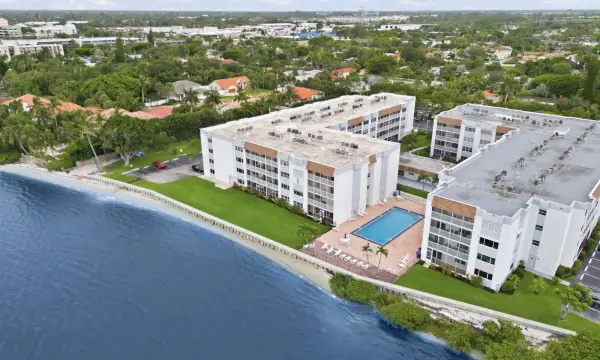 1516 S Lakeside Drive 408, Lake Worth Beach, FL 33460