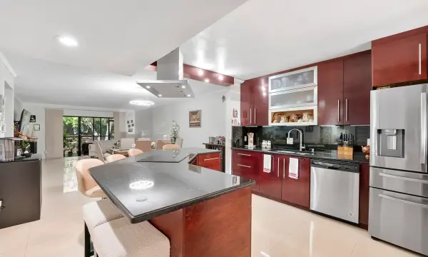 435 Lakeview Drive 104, Weston, FL 33326