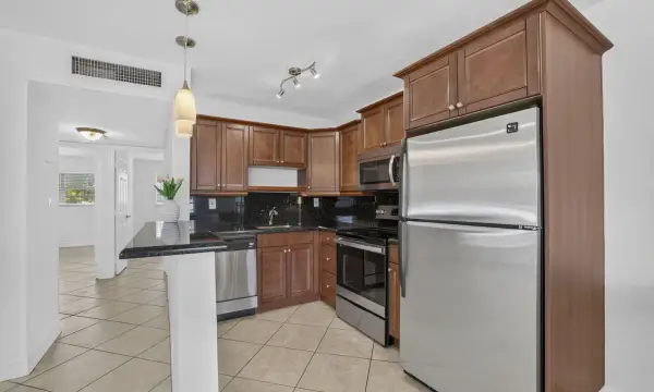 4051 NE 13th Avenue NE 76-3, Oakland Park, FL 33334