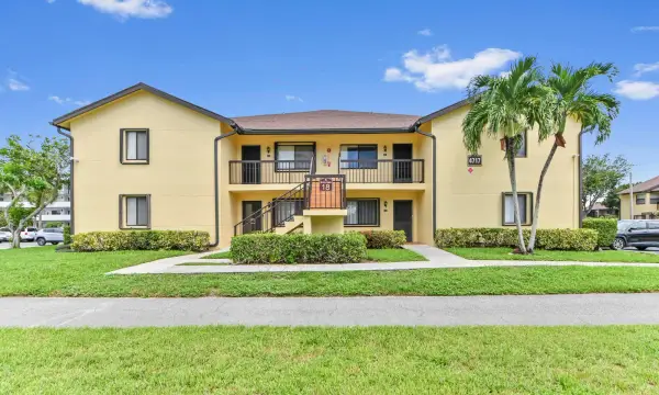 4717 Lucerne Lakes Boulevard E 201, Lake Worth, FL 33467
