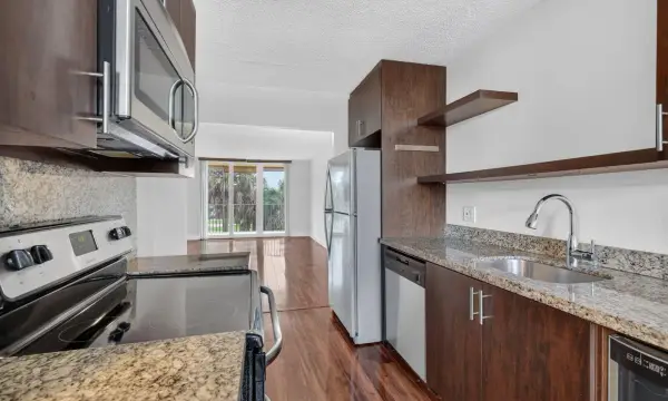 250 Jacaranda Drive 411, Plantation, FL 33324