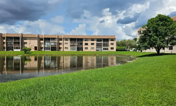 2981 N Nob Hill Road 201, Sunrise, FL 33322