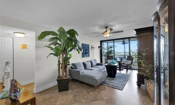 105 Lake Emerald Drive 711, Oakland Park, FL 33309
