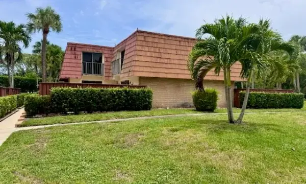 217 Live Oak Lane, Boynton Beach, FL 33436