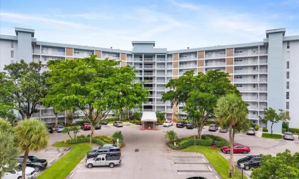 3051 N Course Drive 909, Pompano Beach, FL 33069