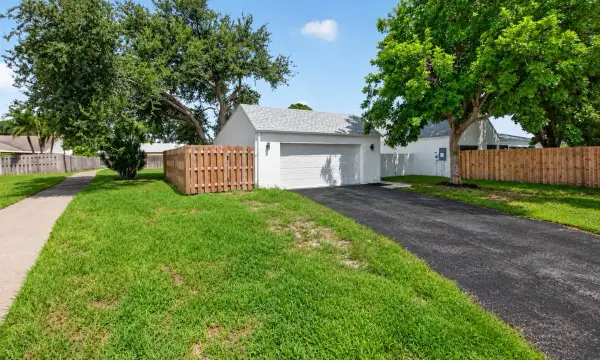 905 NW 21st Way, Delray Beach, FL 33445