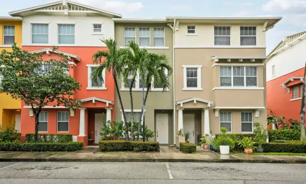 1740 San Benito Way 4, West Palm Beach, FL 33401