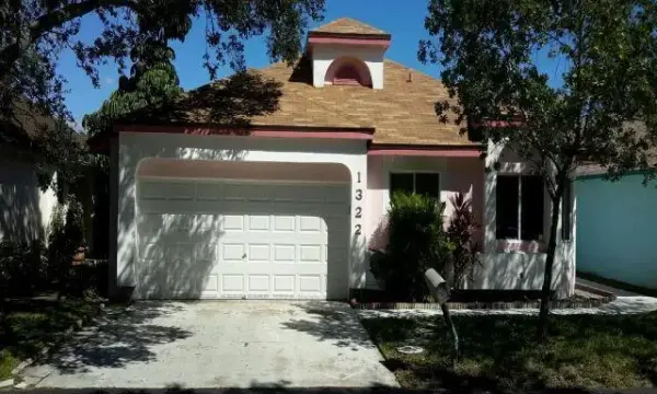 1322 E Glen Oak Road, North Lauderdale, FL 33068