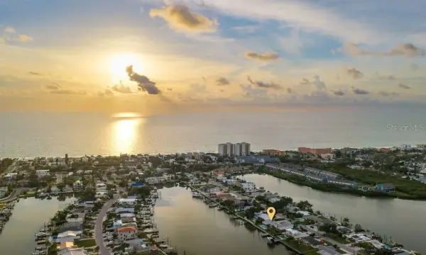 337 La Hacienda Drive, Indian Rocks Beach, FL, 33785