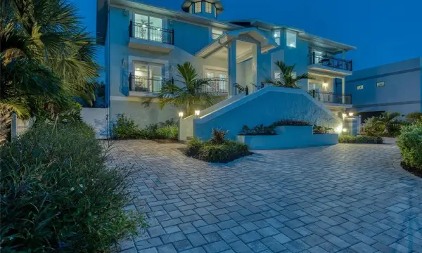 289 8th Avenue N, Tierra Verde, FL, 33715