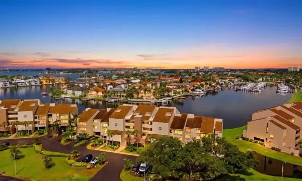 2775 Kipps Colony Drive S, Unit 305, Gulfport, FL, 33707