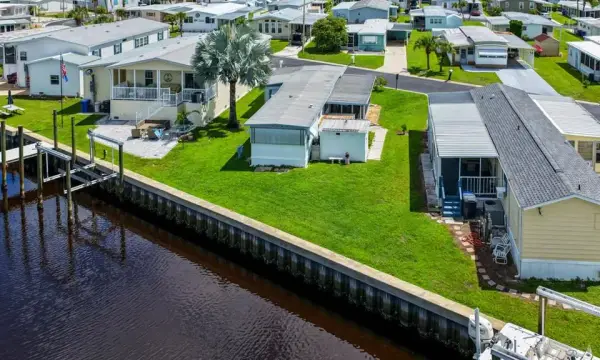 116 W Saint Johns Way, Apollo Beach, FL, 33572