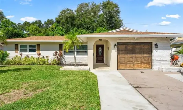 490 E Lake Drive, Largo, FL, 33771