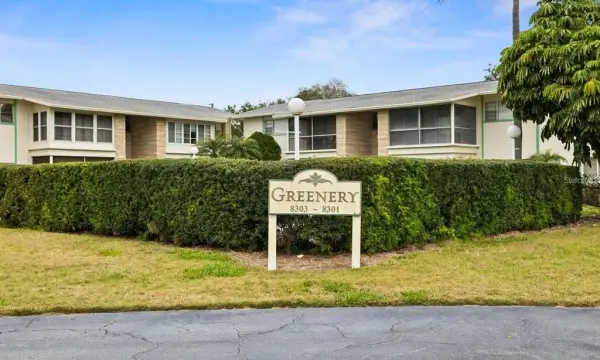 8301 Bardmoor Boulevard, Unit 210, Seminole, FL, 33777