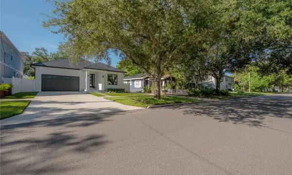 1910 W North B Street, Tampa, FL, 33606